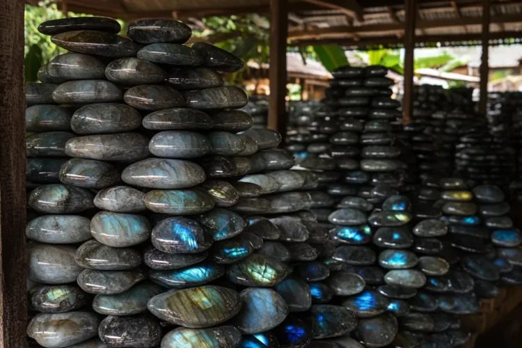 Warehouse with Labradorite Stone in Bali | Bali Labradorite | Selling in Bali